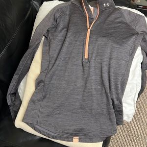 Under armor womans top very cute slightly used.
